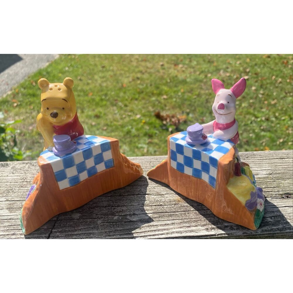 Disney Winnie the Pooh Piglet Salt Pepper Shakers Picnic Table Set Ceramic - Picture 6 of 9
